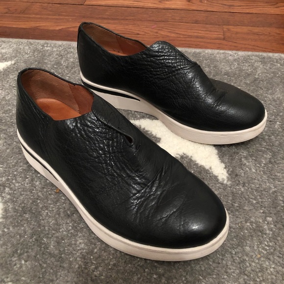 Gentle Souls Kenneth Cole Black Leather 